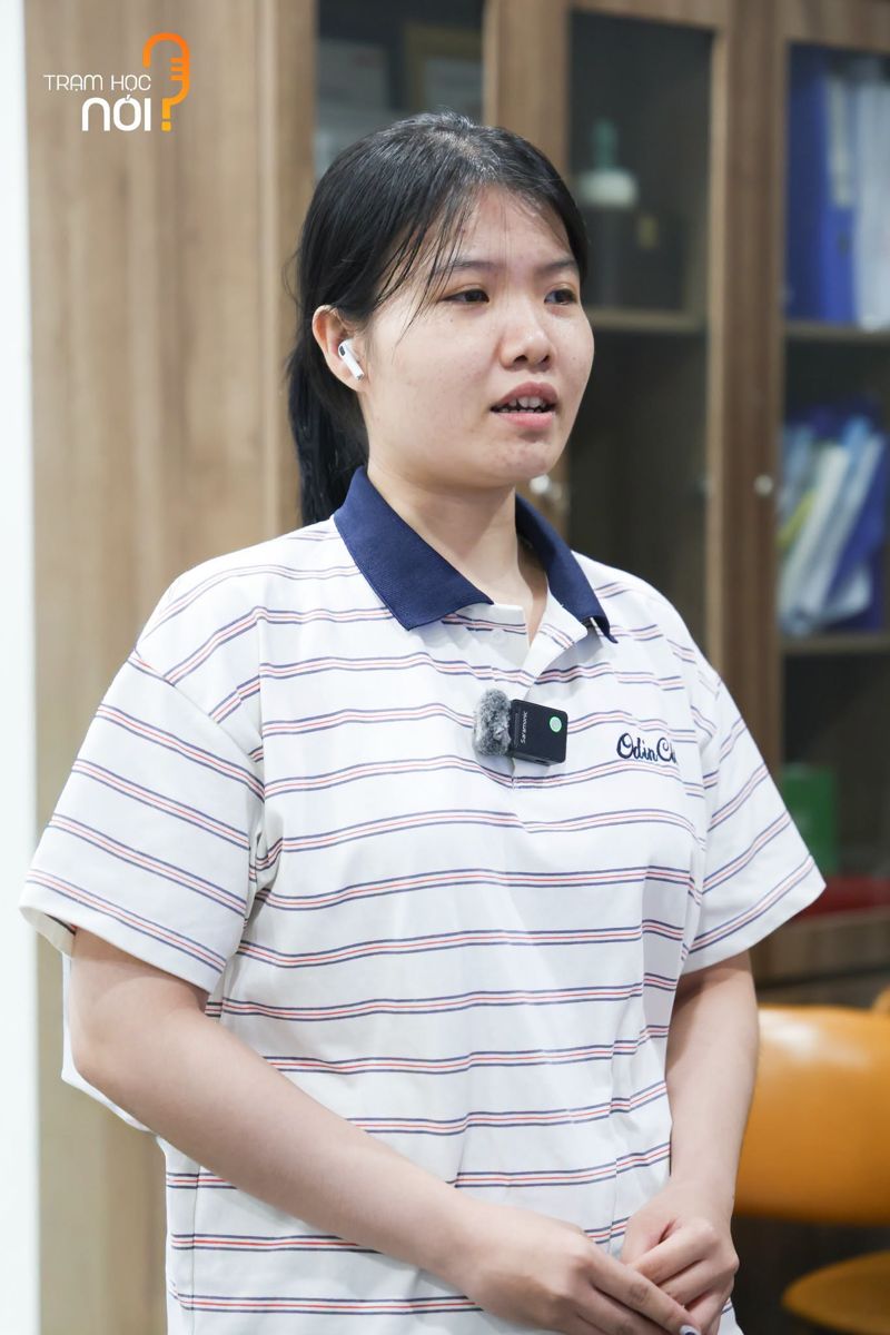 Học viên luyện giọng tại Trạm học NÓI
